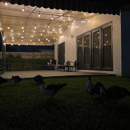 ホテル Lyz Miami コーラル・ゲーブルズ（フロリダ州） エクステリア 写真
